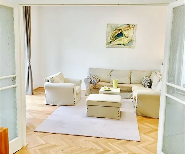 Schoenbrunn Park Apartement